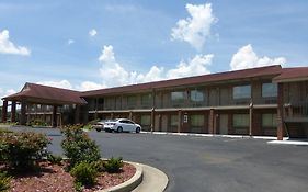 Red Roof Inn & Suites Cleveland, Tn